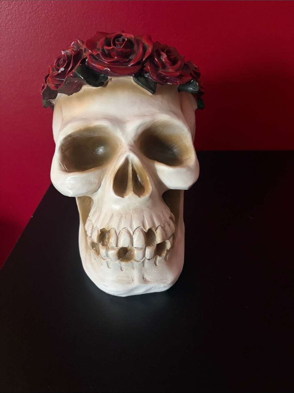 T.J.Maxx Ivory Skull Figurine with Red Rose Crown